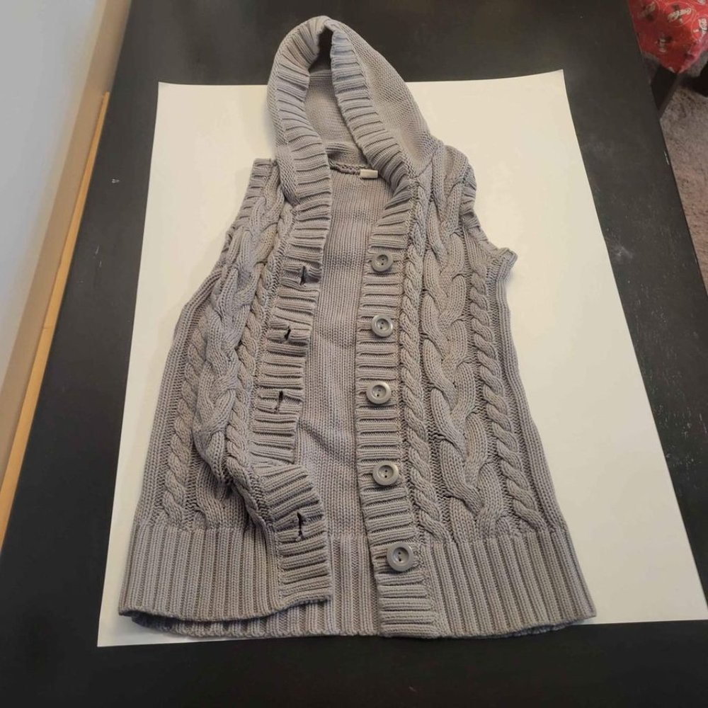 Clothes Girls Old Navy sweater vest Size M (8) grey